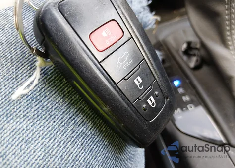 2022 Toyota Highlander Xle из США, поврежденный, VIN 5TDGZRBH3NS223312